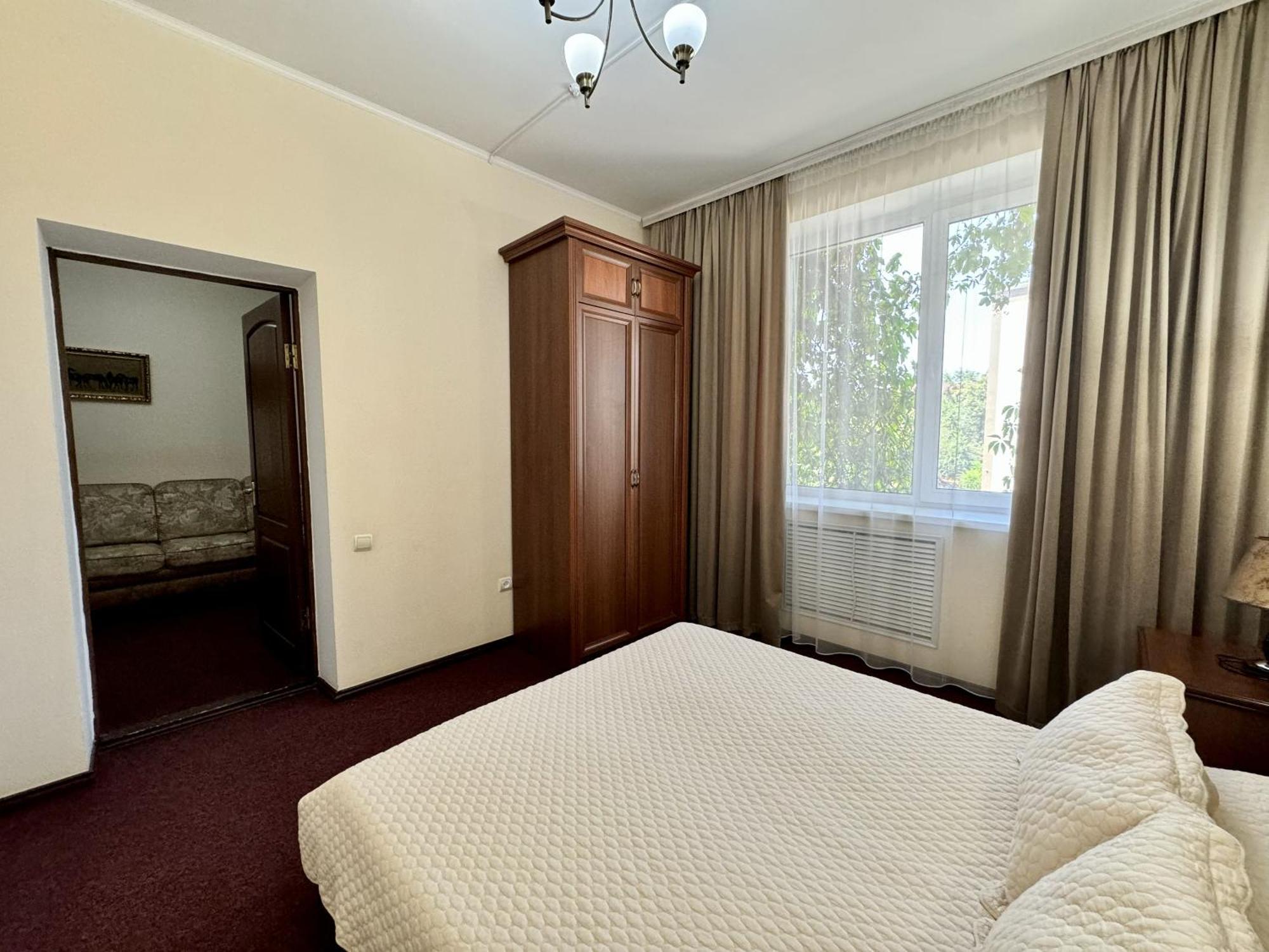 Hotel Zhambyl Taraz Exterior foto