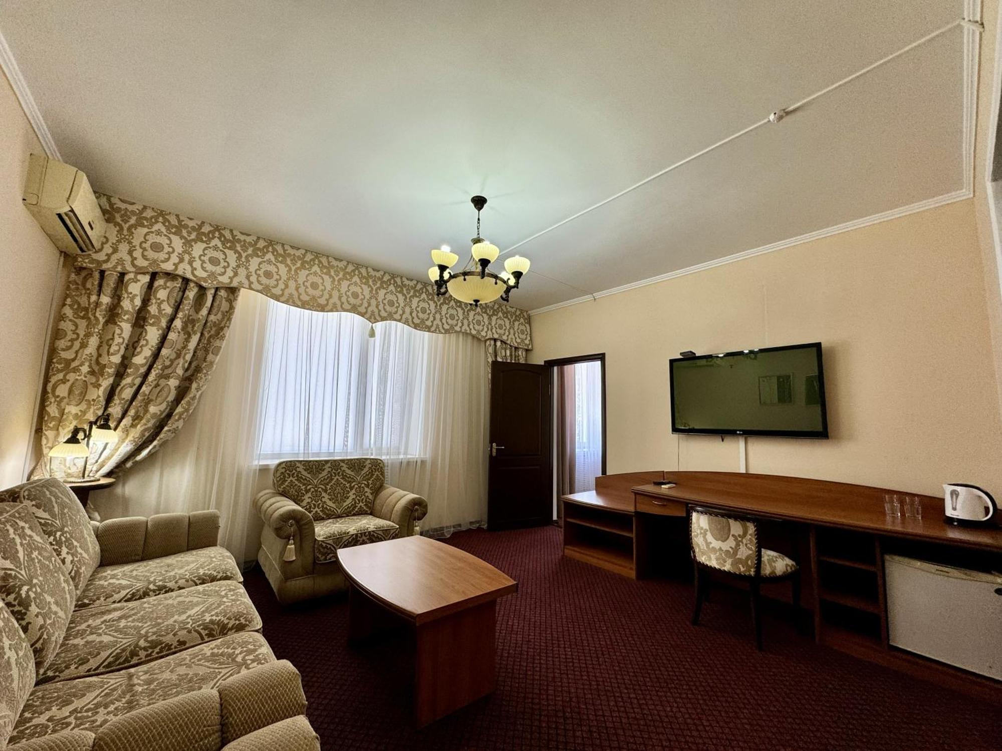 Hotel Zhambyl Taraz Exterior foto