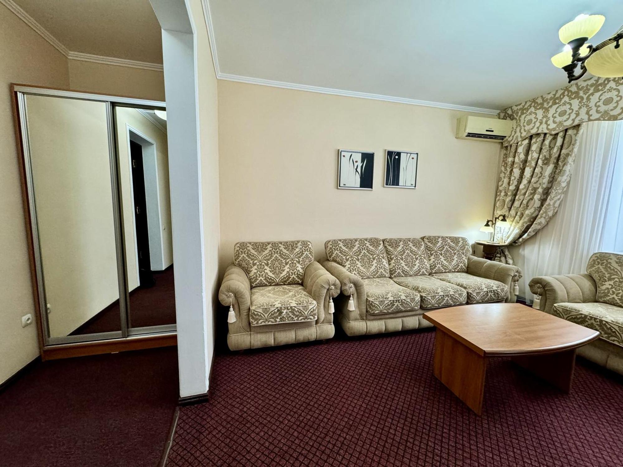 Hotel Zhambyl Taraz Exterior foto