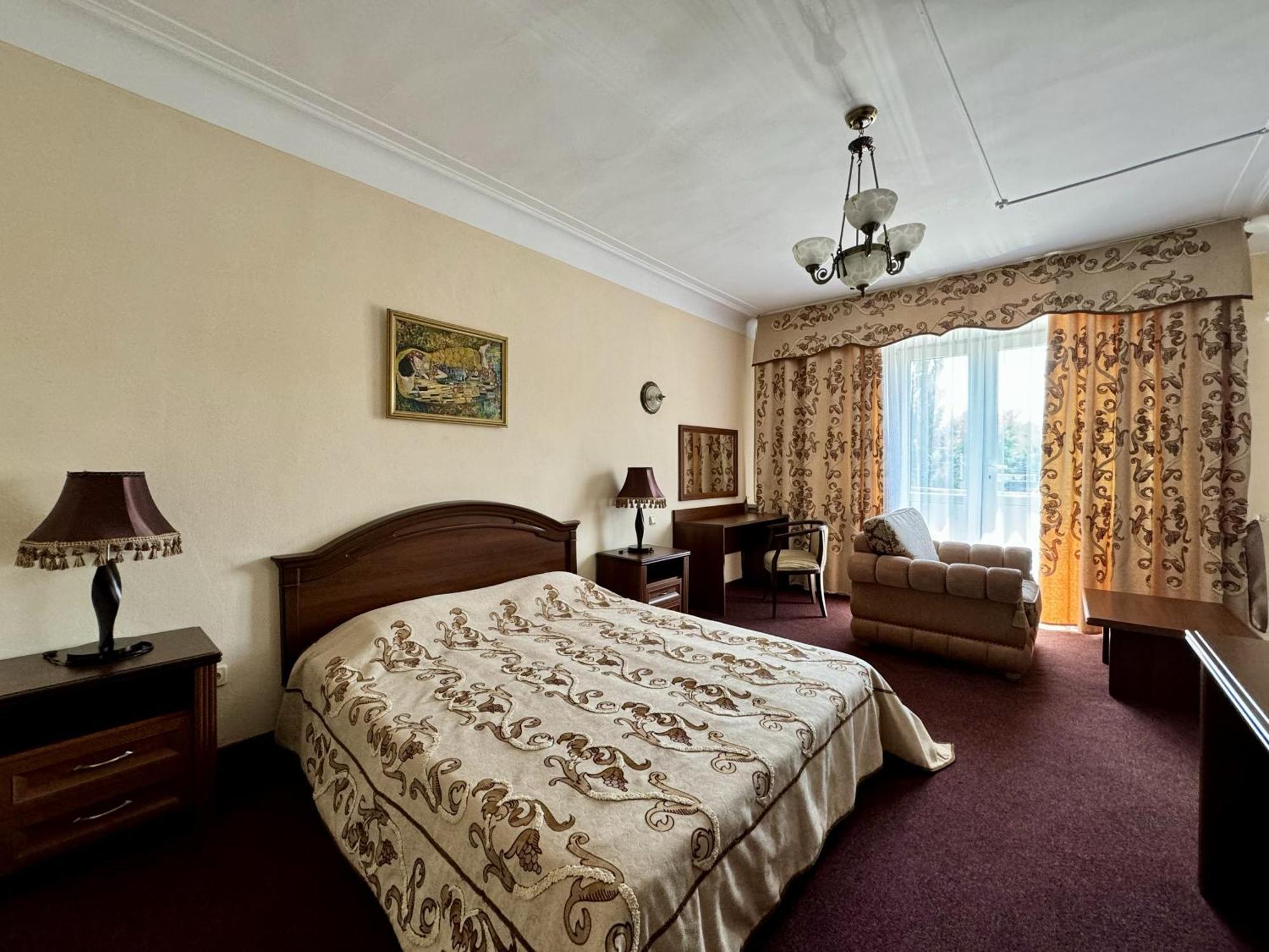 Hotel Zhambyl Taraz Exterior foto