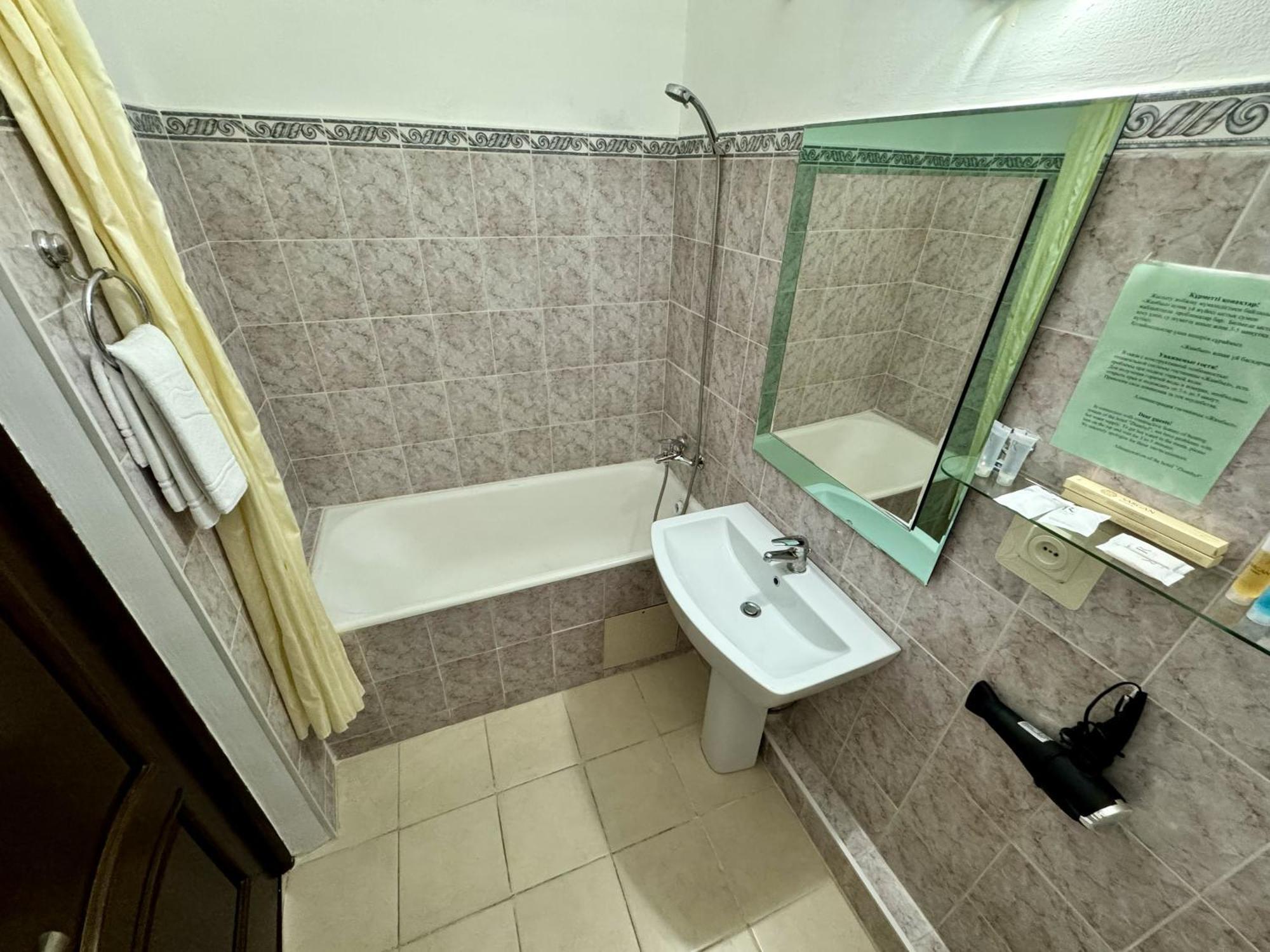 Hotel Zhambyl Taraz Exterior foto