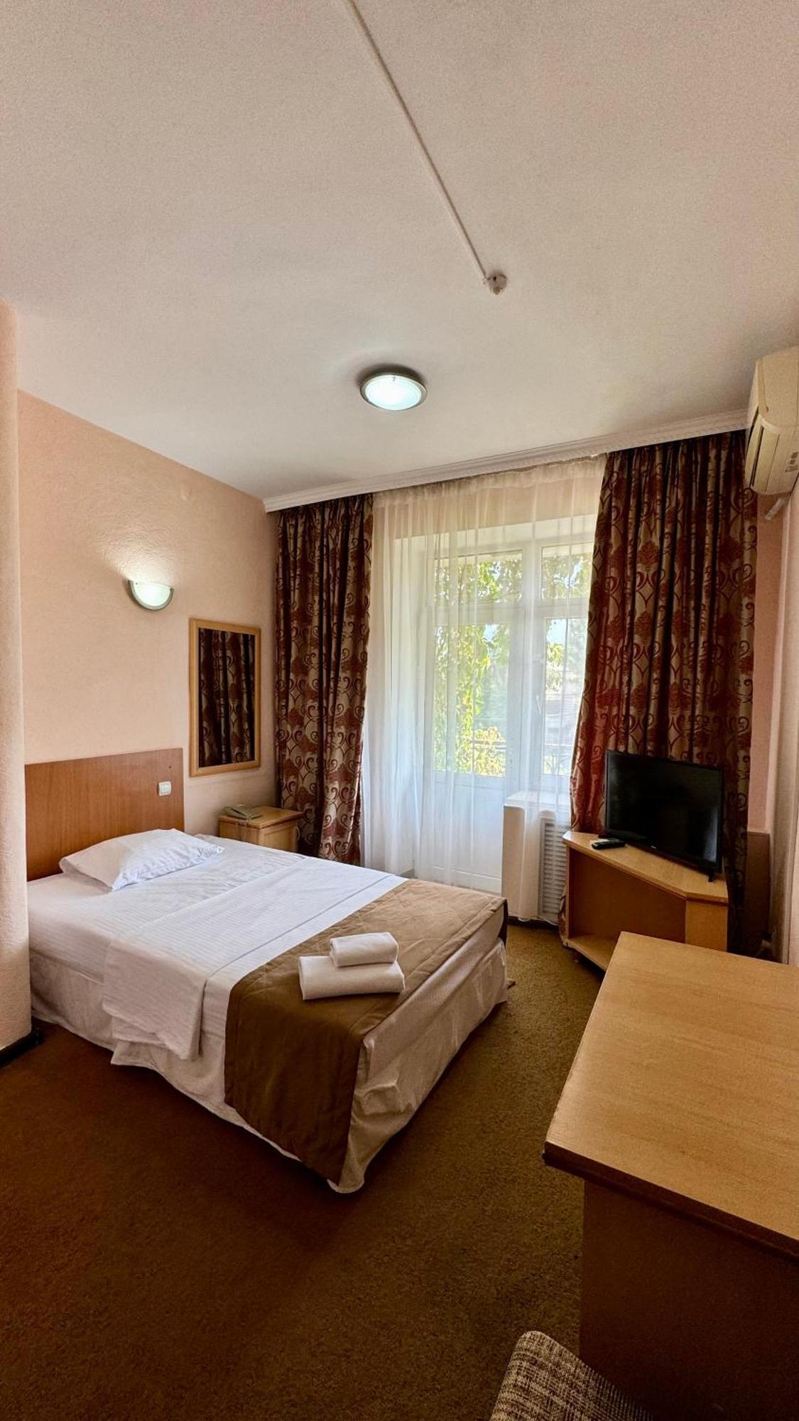Hotel Zhambyl Taraz Exterior foto