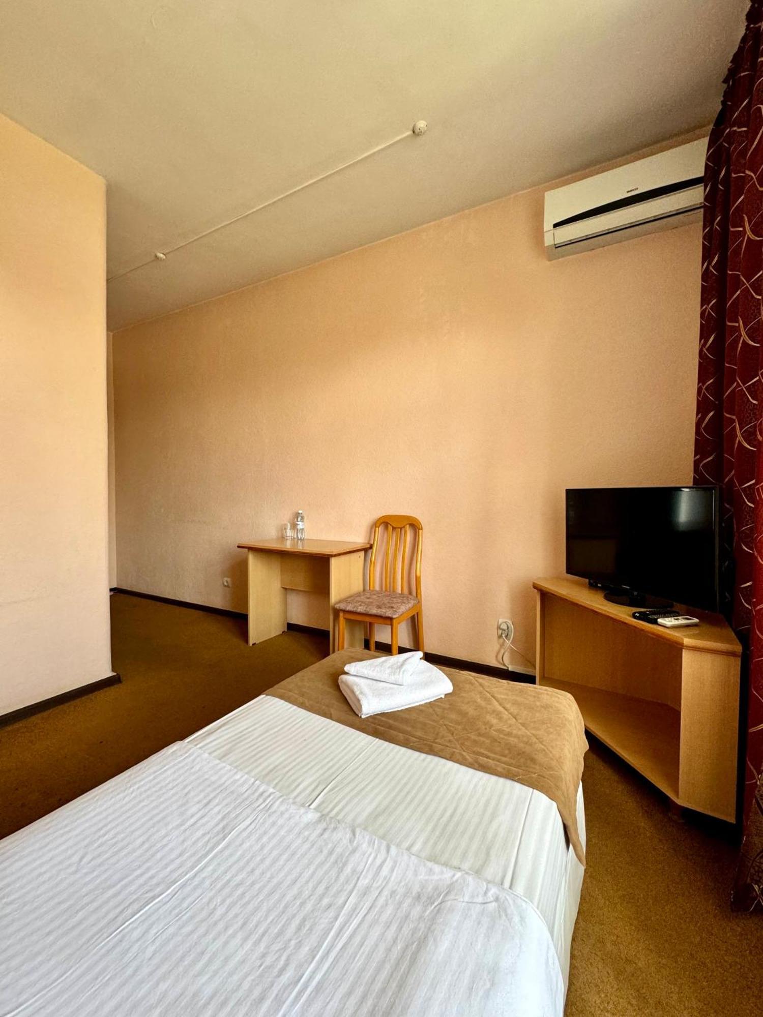 Hotel Zhambyl Taraz Exterior foto