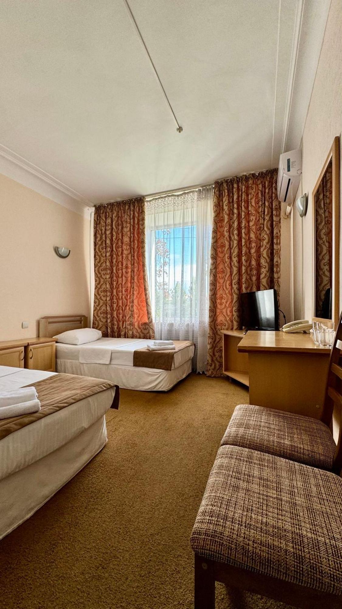 Hotel Zhambyl Taraz Exterior foto