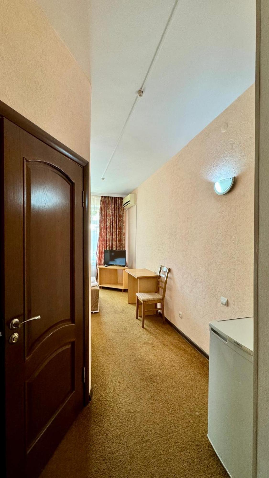 Hotel Zhambyl Taraz Exterior foto