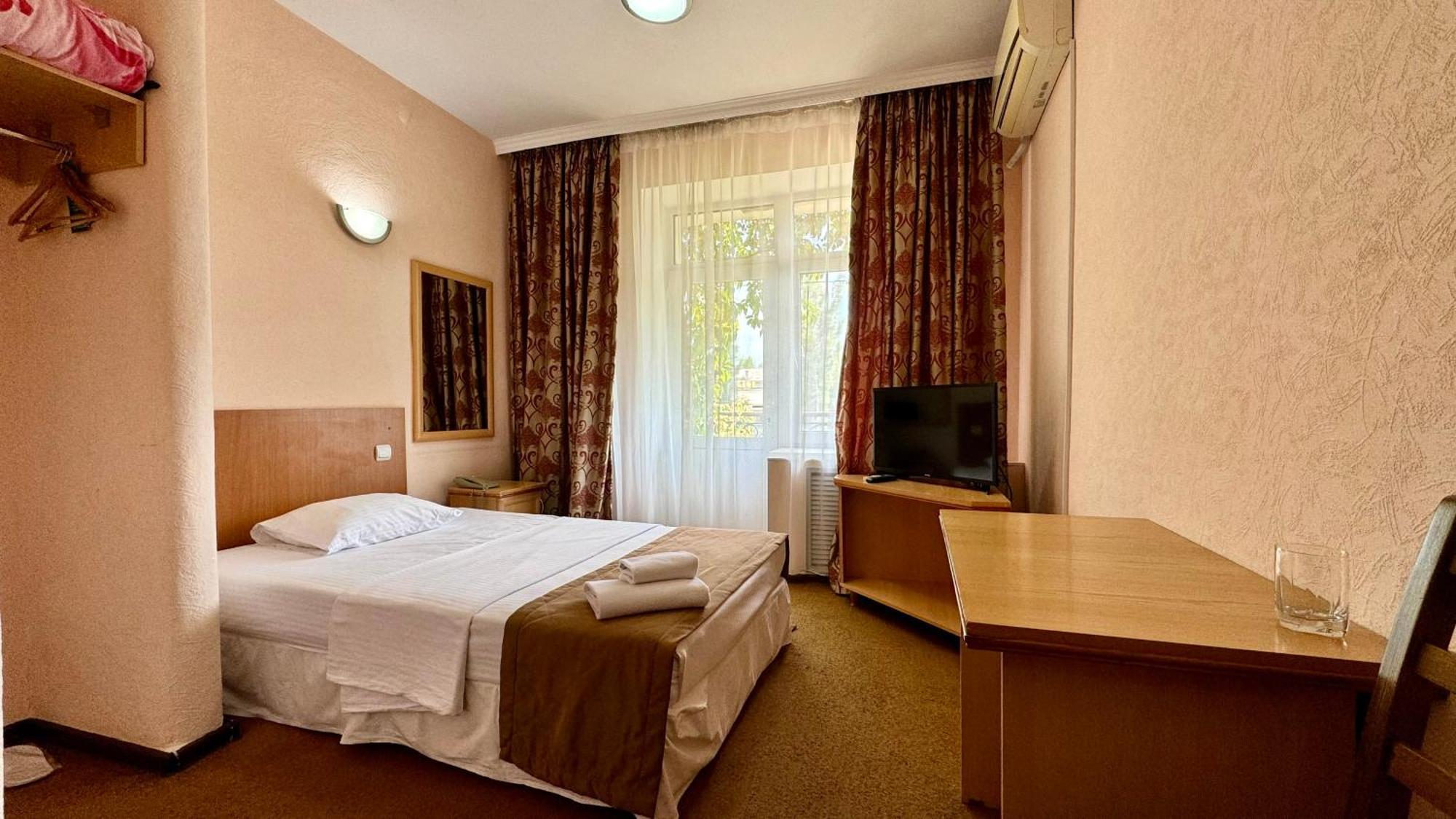 Hotel Zhambyl Taraz Exterior foto