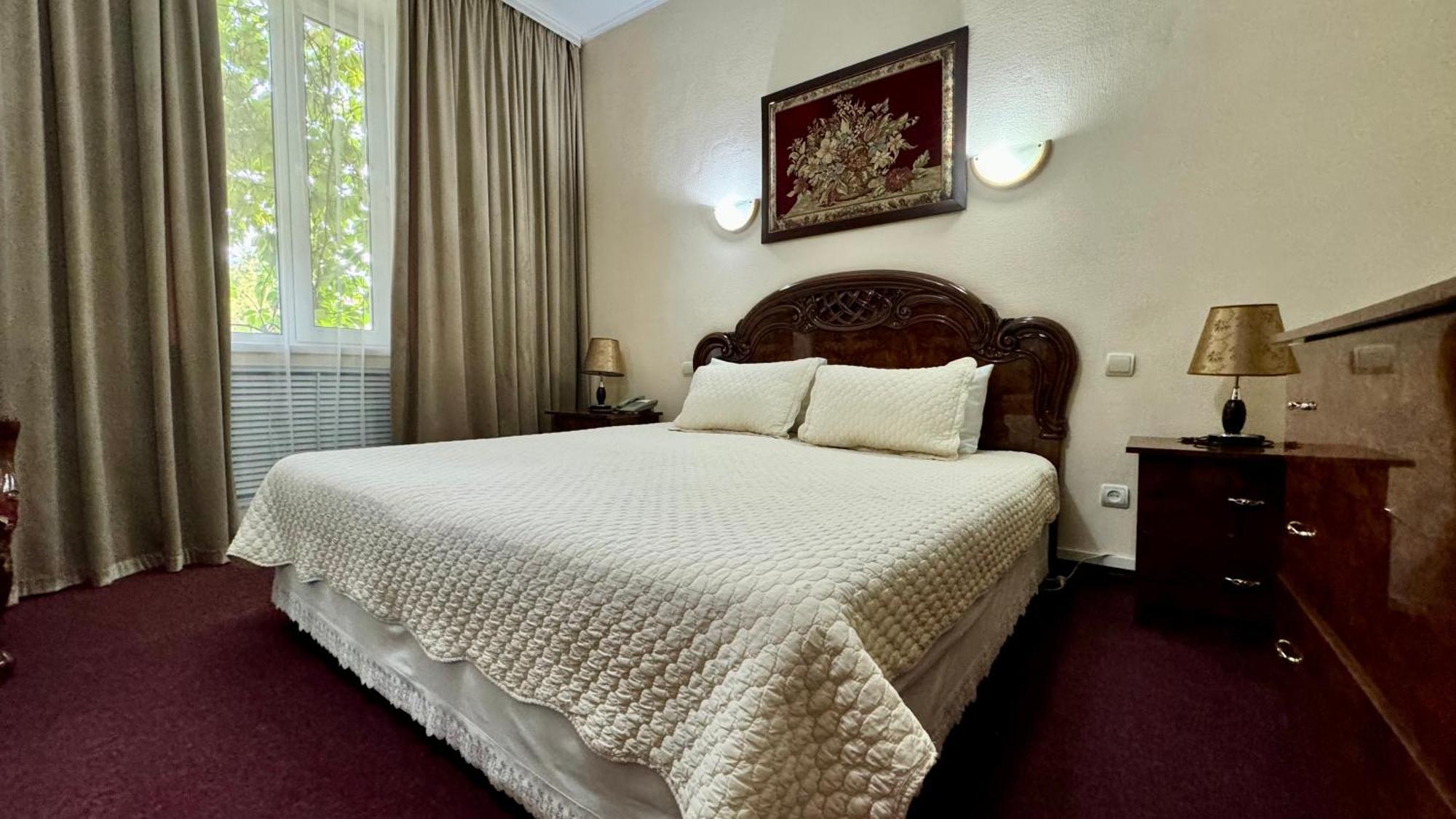 Hotel Zhambyl Taraz Exterior foto